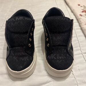 Michael Kors low top casual sneakers, no laces